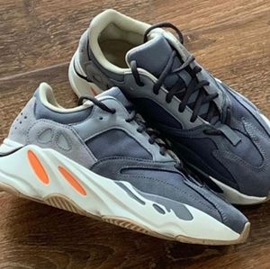 Yeezy 700 Magnet